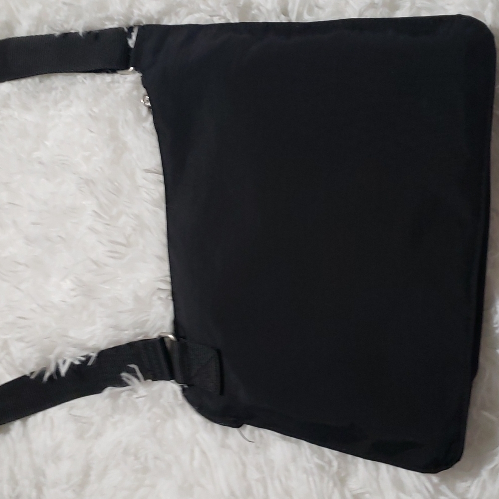 Baggallini black cross body bag - Picture 3 of 5